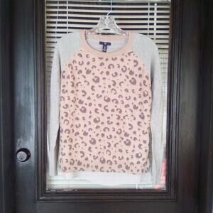 Gap gray and taupe leopard print top small